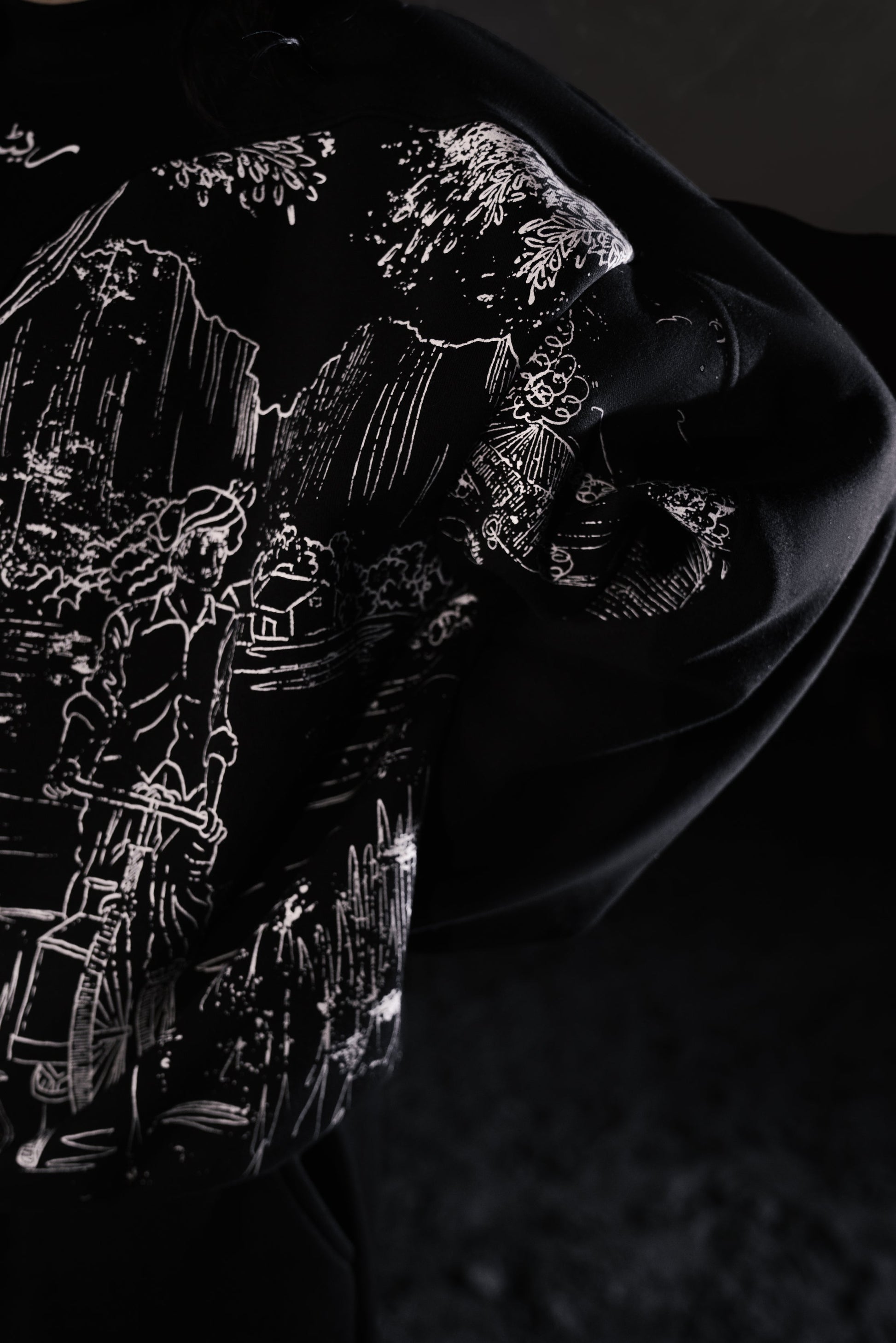 OLD VILLAGE V2 BLACK SWEATSHIRT