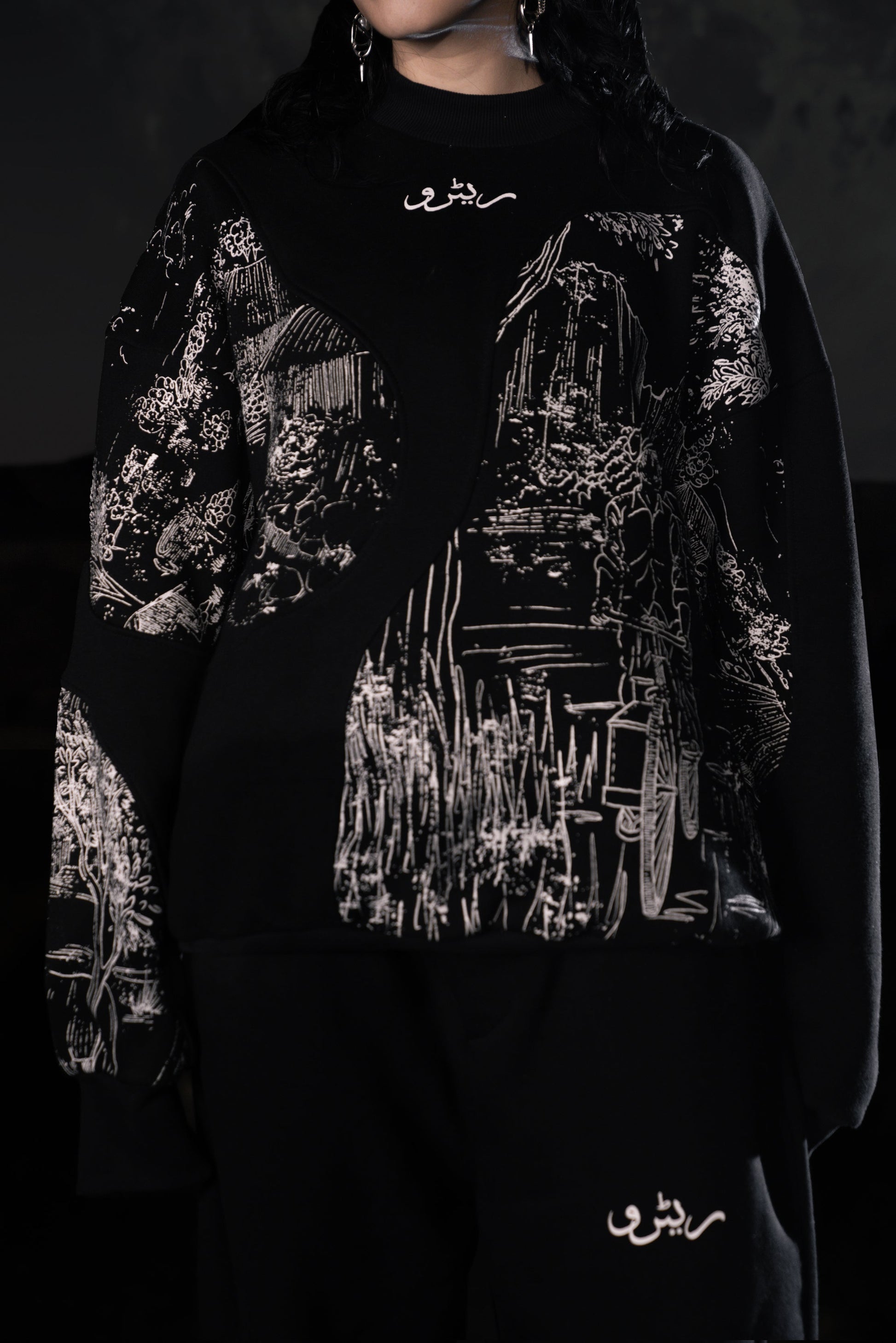 OLD VILLAGE V2 BLACK SWEATSHIRT