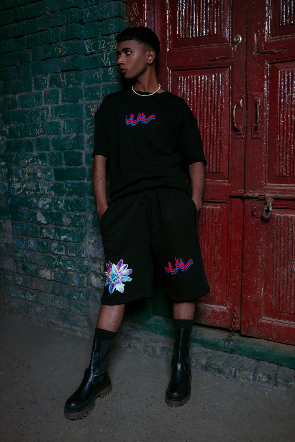 CIRCLE DIGITALLY PRINTED BLACK TSHIRT