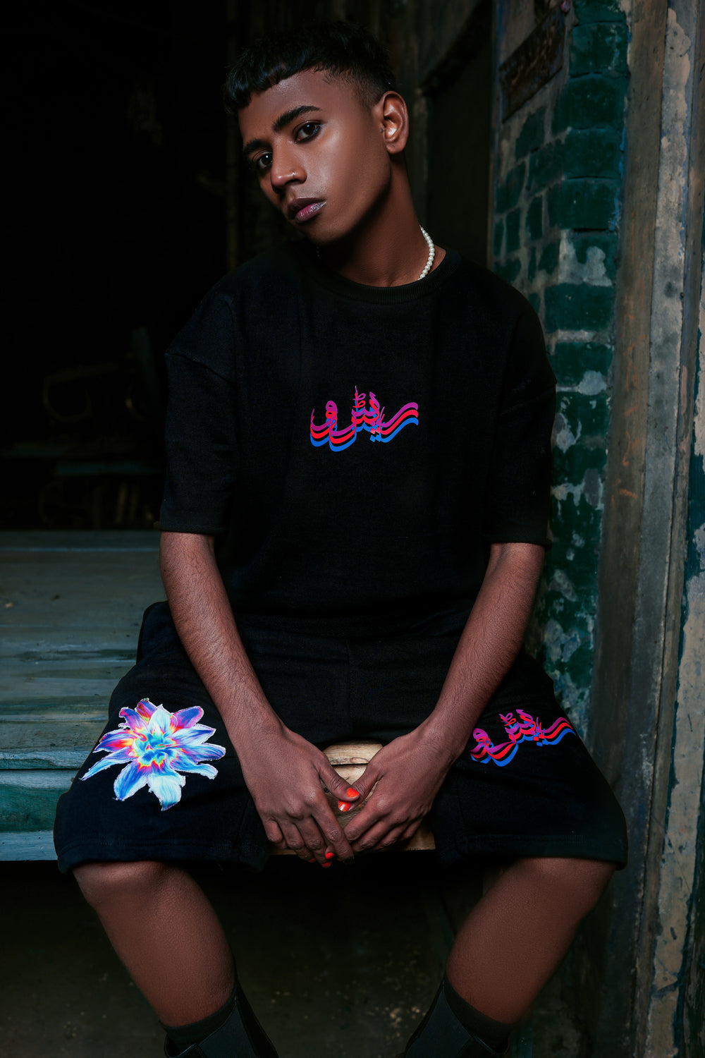 CIRCLE DIGITALLY PRINTED BLACK TSHIRT