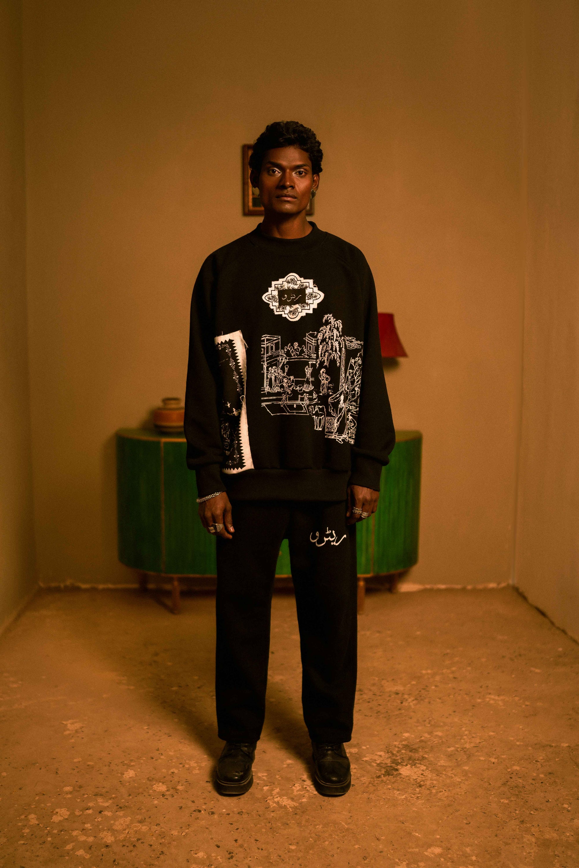 VINTAGE VILLAGE BLACK PRINTED SWEATSHIRT